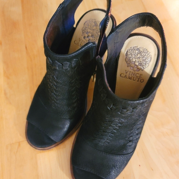 Vince Camuto 6.5 black ankle boots - Picture 2 of 4